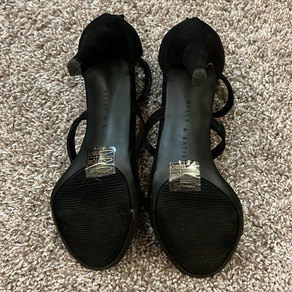 Heels - Picture 3 of 4